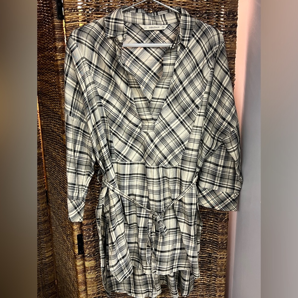 Zara- Oversized Plaid Shirt, V Neck, Size: Medium, Black/White